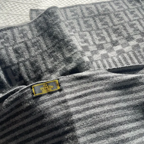 Vintage Fendi Grey and Black Scarf - Picture 6 of 6